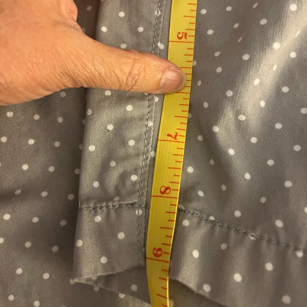 Ann Taylor Loft women’s shorts size 14. Polka dot print. - Picture 4 of 5